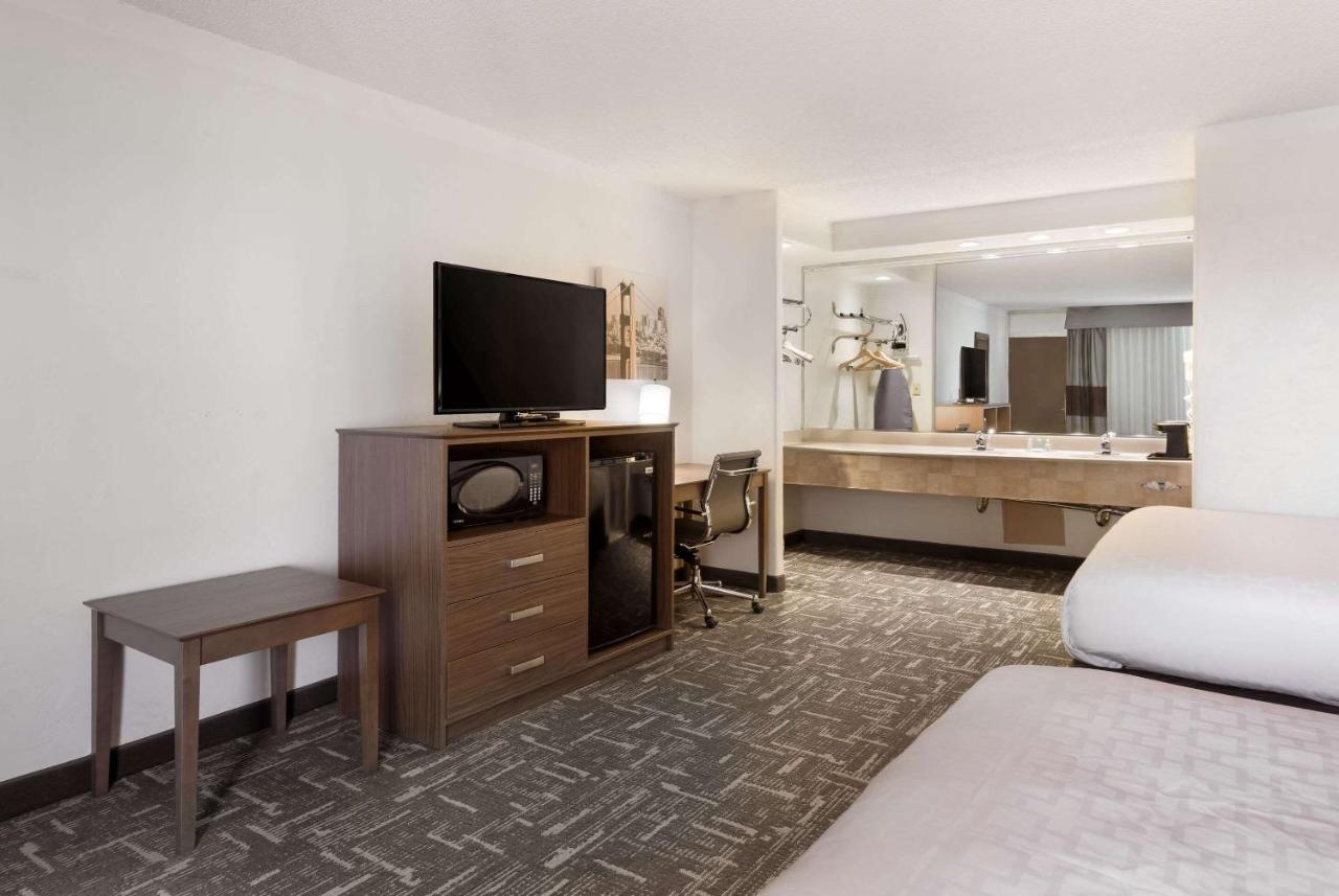 Clarion Hotel Concord-Walnut Creek Екстер'єр фото